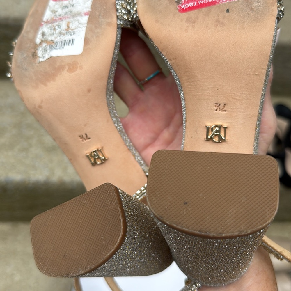 Badgley Mischka Becca Platino Strappy Block Heel Platinum Size 7.5 - Picture 8 of 9